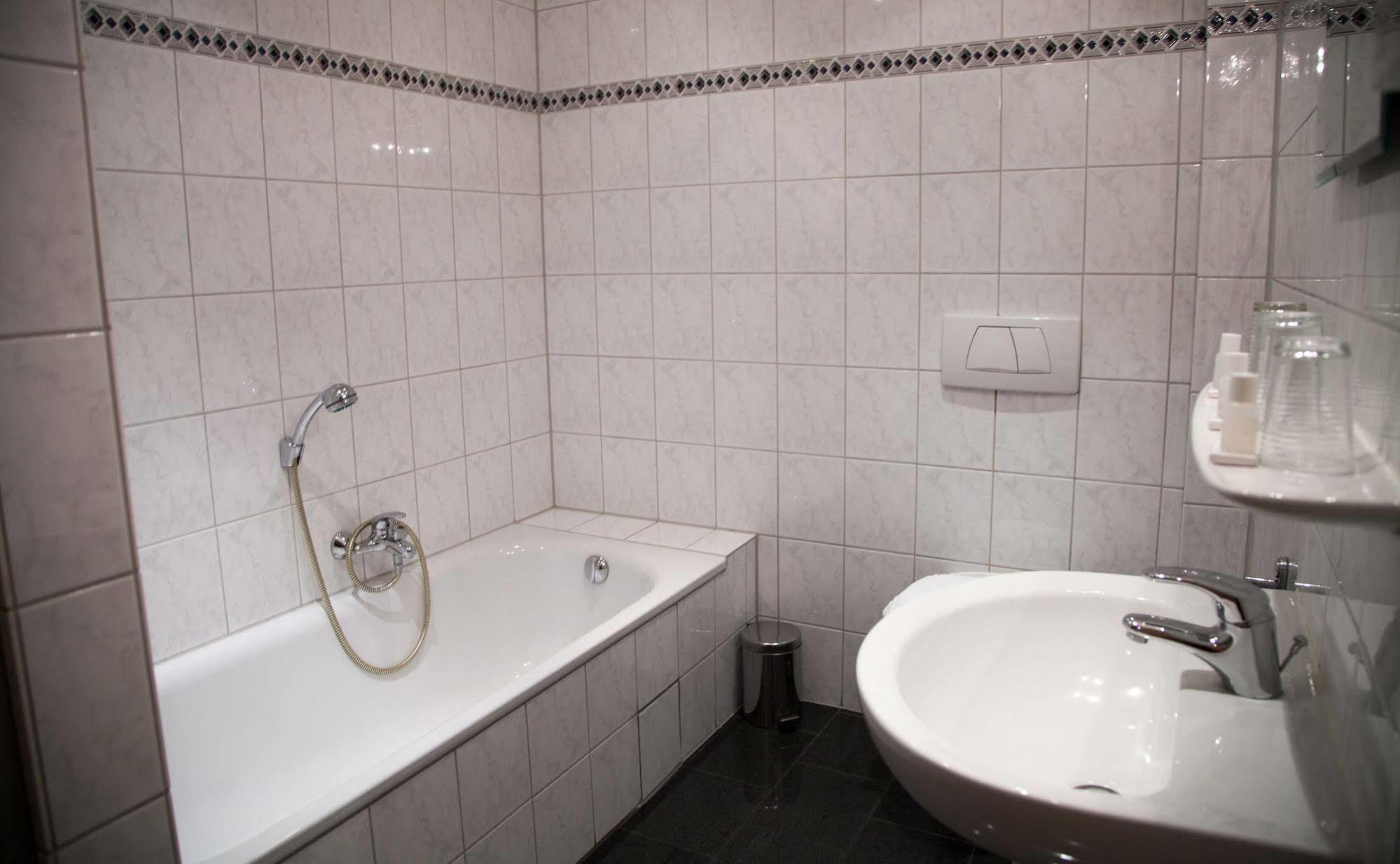 Hotel Atlantis Ramstein-Miesenbach Εξωτερικό φωτογραφία